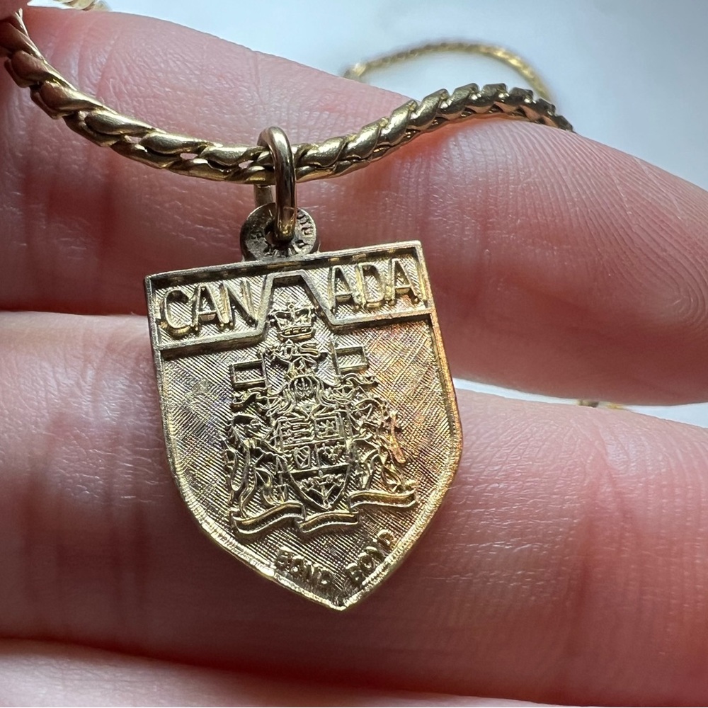Vintage British Columbia Enamel Dogwood Shield Necklace | Canada Souvenir Charm - Picture 5 of 5